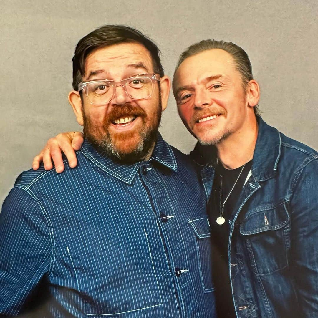 ニック・フロストのインスタグラム：「It’s so funny who you bump into at these Cons! @comicconlpool  @simonpegg」