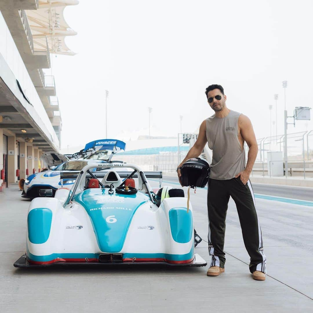 Varun Dhawanのインスタグラム：「Live a little ☀️ Took this baby for a spin  @yasisland @ymcofficial」