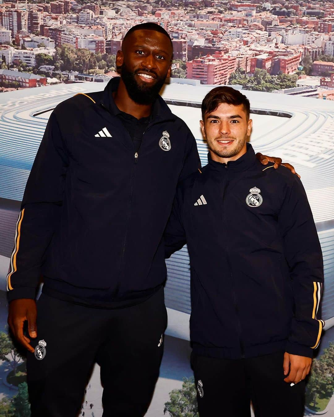 レアル・マドリードさんのインスタグラム写真 - (レアル・マドリードInstagram)「🤍 @Madridistas 🤝 @RealMadrid 🤍  ✍️ @ToniRuediger 📸 @Brahim #SevillaFCRealMadrid」10月21日 20時29分 - realmadrid