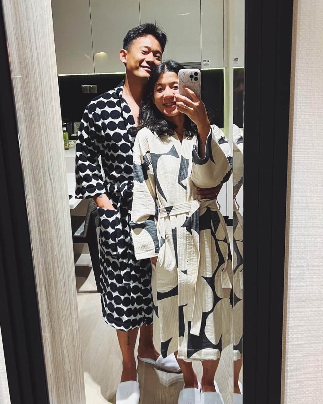 マリメッコのインスタグラム：「Hello, serenity seekers. 🛁 Need more calm and joy in your life? The much anticipated Unikko bathrobe inspired us to share some blissful at-home spa moments across the world.  Share your Marimekko spa moment with #marimekko and by tagging @marimekko.」