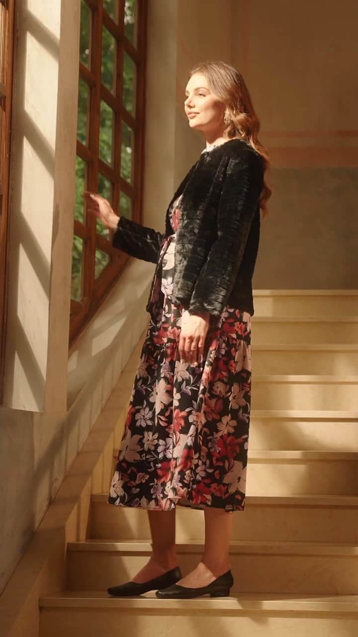 SHEINのインスタグラム：「Embrace the elegance of the changing seasons and harvest a heartwarming new style with the EMERY ROSE FW 2023 collection 🍂🌲✨  #SHEINCollections #ForAllAges」