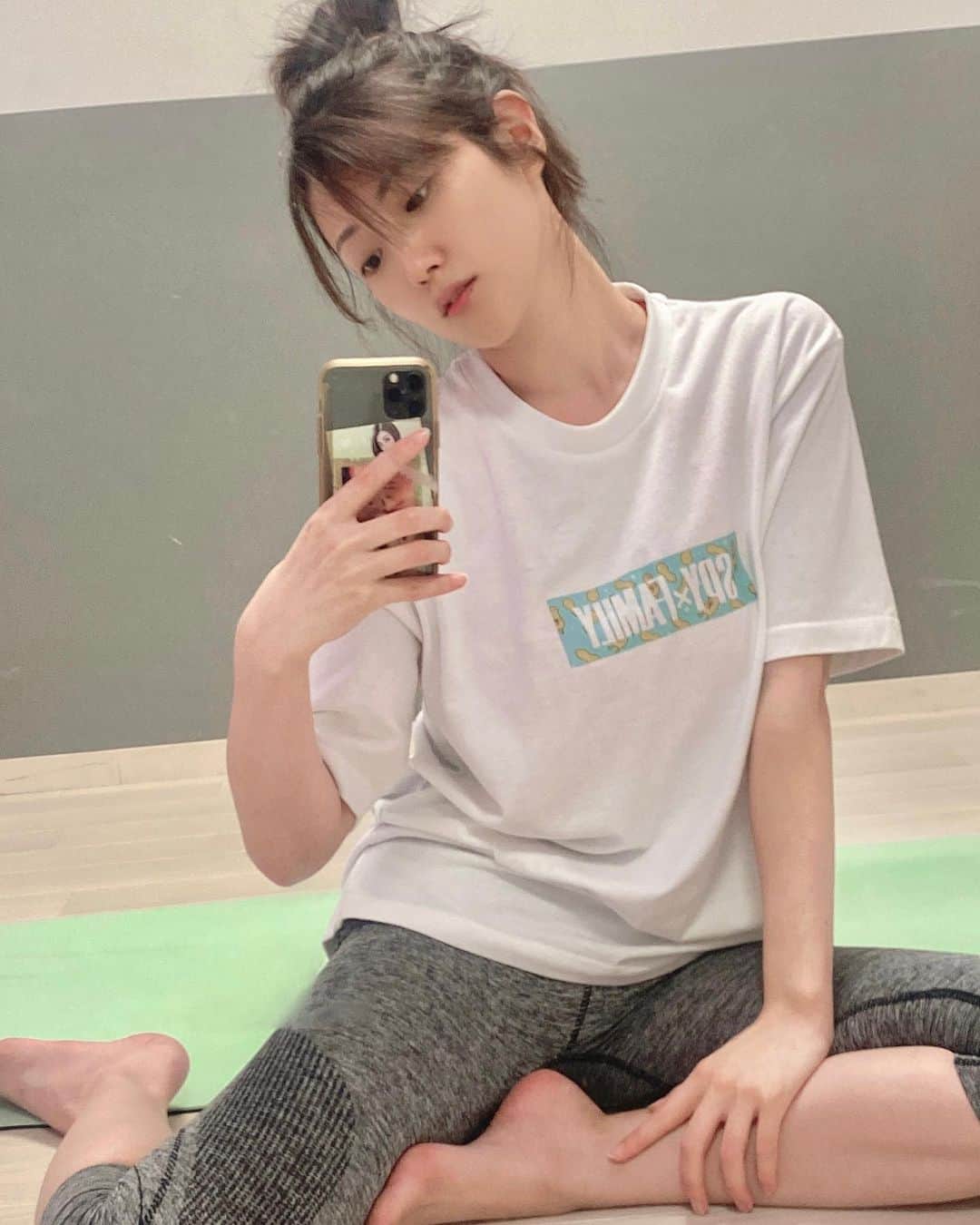 草野綾のインスタグラム：「· 前髪を切りすぎた…🤣 · すぐ伸びるしちょっと短めに切ろうと思ったのがいけんかった…自分め…笑 · おかげでセットが大変になりました笑 · はよ前髪伸びろーーーー🤣🤣🤣 ·  -------------------------------- 【撮影会、イベント スケジュール】 ✿2022/12/9(金)2nd写真集｢白ばらの夜｣発売🔥 ✿2/24(金)9thDVD｢VIVIE｣発売🔥 ✿10/22(日)チャンス大阪撮影会📸 ✿10/23(月)朝TikTokLIVE♪ ✿10/ ✿10/28(土)ハロウィンオフ会@東京都内🎃 ✿10/29(日)自社撮影会📸 ✿10/31(火)サブスク限定生配信 ✿11/10(金) 19:30～@阿佐ヶ谷ロフトA 「シャベふじ～漫画OP大好きグラドル編～｣👒🏴‍☠️🆕 ✿ ✿12/10 ✿12/16 ---------------------------------------- 【雑誌、デジタル掲載情報】 ✿10/26 週刊実話🆕 ✿10/30  ---------------------------------------- 【発売作品紹介】 グラビアイメージDVD ✿6thDVD「軽蔑が好きに変わるとき」竹書房 ✿7thDVD「溢れ出る感情のままに」ギルド ✿8thDVD「最高のプロポーションを持つ愛人と夢中で浮気した今年の夏」エアーコントロール ✿9thDVD 「VIVIE」2/24発売 競これ vol.1、vol.2  1st写真集「あめ色の空に」光文社 2nd写真集｢白ばらの夜｣双葉社🔥 etc : VR ✿「はじめてのVR、はじめての私。」ファンタスティカ ✿「Stop！Look！Listen！」ファンタスティカ : デジタル写真集Kindle版 ✿1st写真集｢あめ色の空に｣ ✿2nd写真集｢白ばらの夜｣ ✿山岸伸写真館｢VIVIE｣ etc ---------------------------------------- フォローしてねっ ✿Instagram ✿Twitter ✿個人YouTube「あやっちゃ!!」 ✿草野綾サブスク「あやっちゃ!!」 ✿事務所YouTube「ヴィスカチャンネル」 ✿TikTok トップ画面のリンクにまとめてあります！ ---------------------------------------- #グラビア #被写体 #撮影 #筋トレ #tokyo  #bodymake  #igers #picoftheday #picture #fashion  #photo  #gravure  #talent  #japan  #japanesegirl #instagood #photography #화보 #수영복  #凹版偶像  #寫真偶像  #偶像 #拍摄 #寫真 #攝影日記 #拍照」