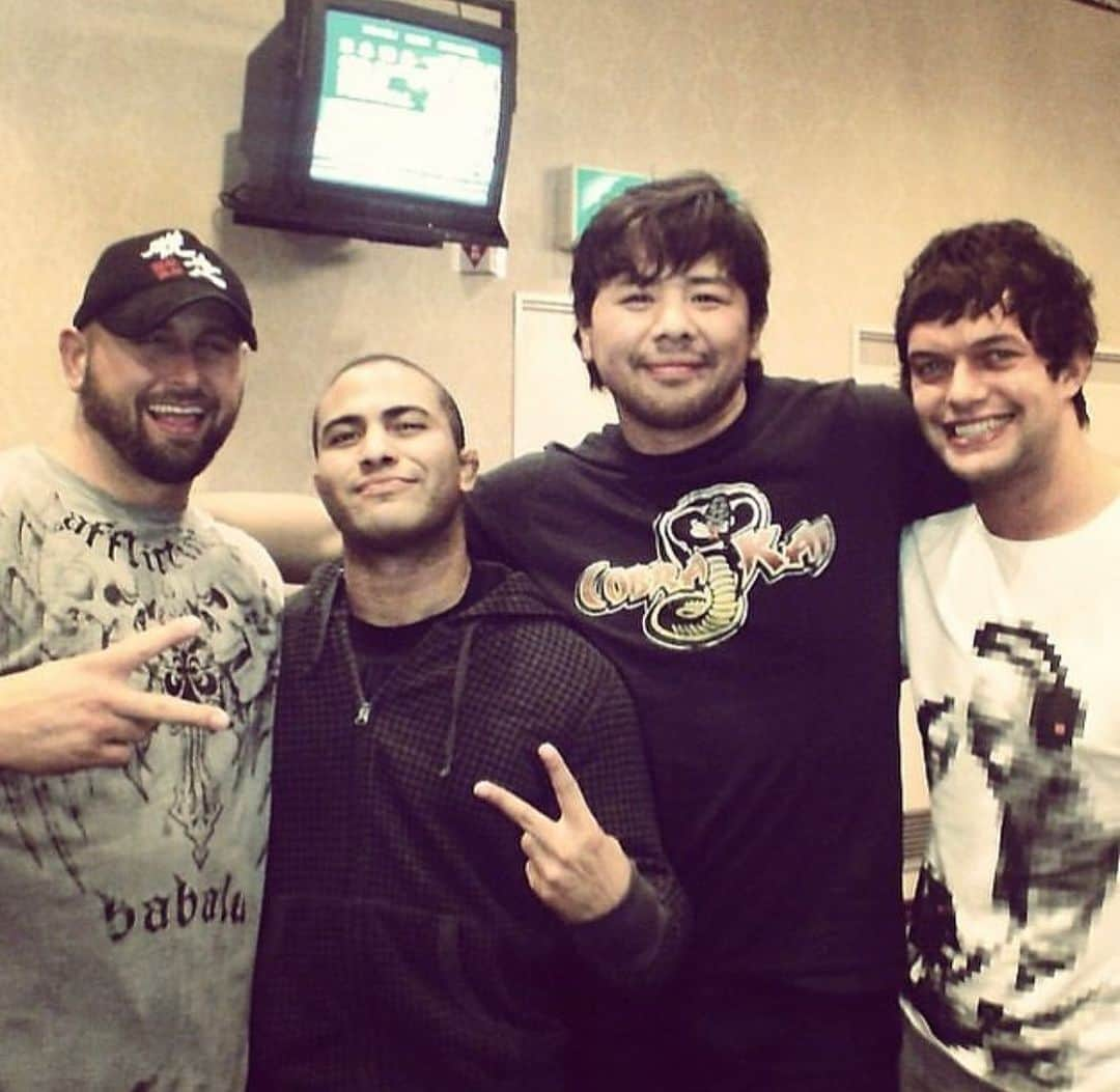 ロッキー・ロメロのインスタグラム：「🥹 @machinegunka @shinsukenakamura @finnbalor」