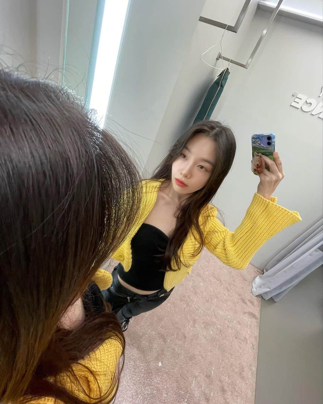 ミナ のインスタグラム：「추워도 노랭이⭐️ 오늘도 영화보러와주신 모든 분들 감사합니다 좋은밤 보내세요💋✨🪐」