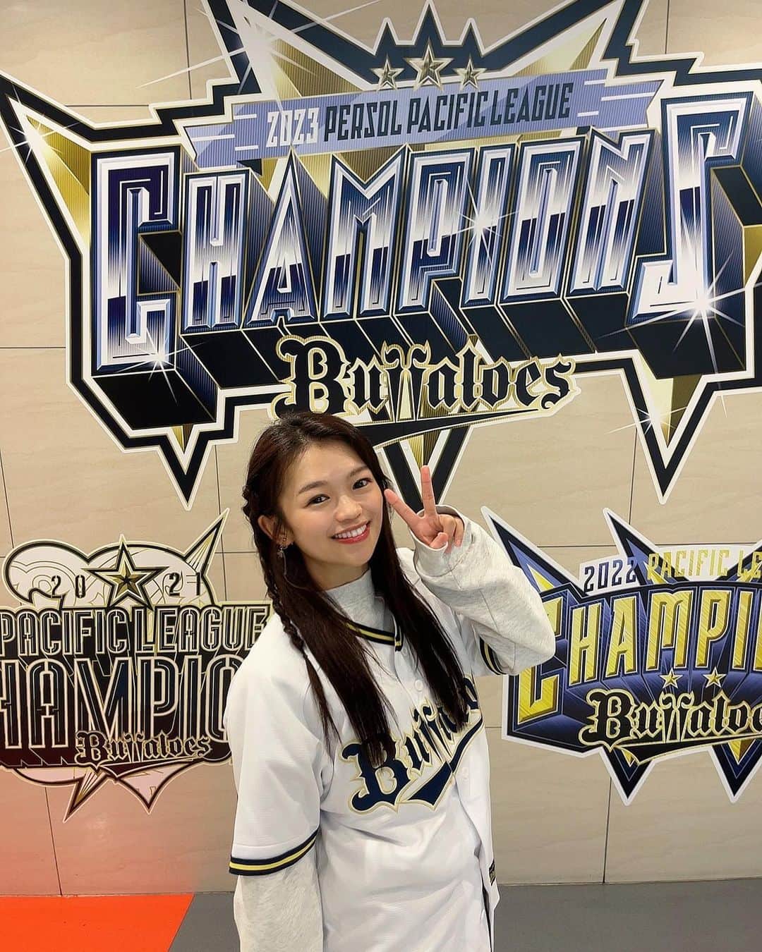 のインスタグラム：「. おりほーーー！！！🐮🔥✨  日本シリーズ進出決定(*^^*) さいこうすぎるーーーーーーっ☺️☺️❤️  関西ダービー宜しくお願いします❕  #オリックスバファローズ #オリックス#バファローズ #プロ野球#野球#野球観戦 #orixbuffaloes#orix #baseball#bs2023 #camera #instgram#instagood #japanesegirl #japan #follow#followｍe」