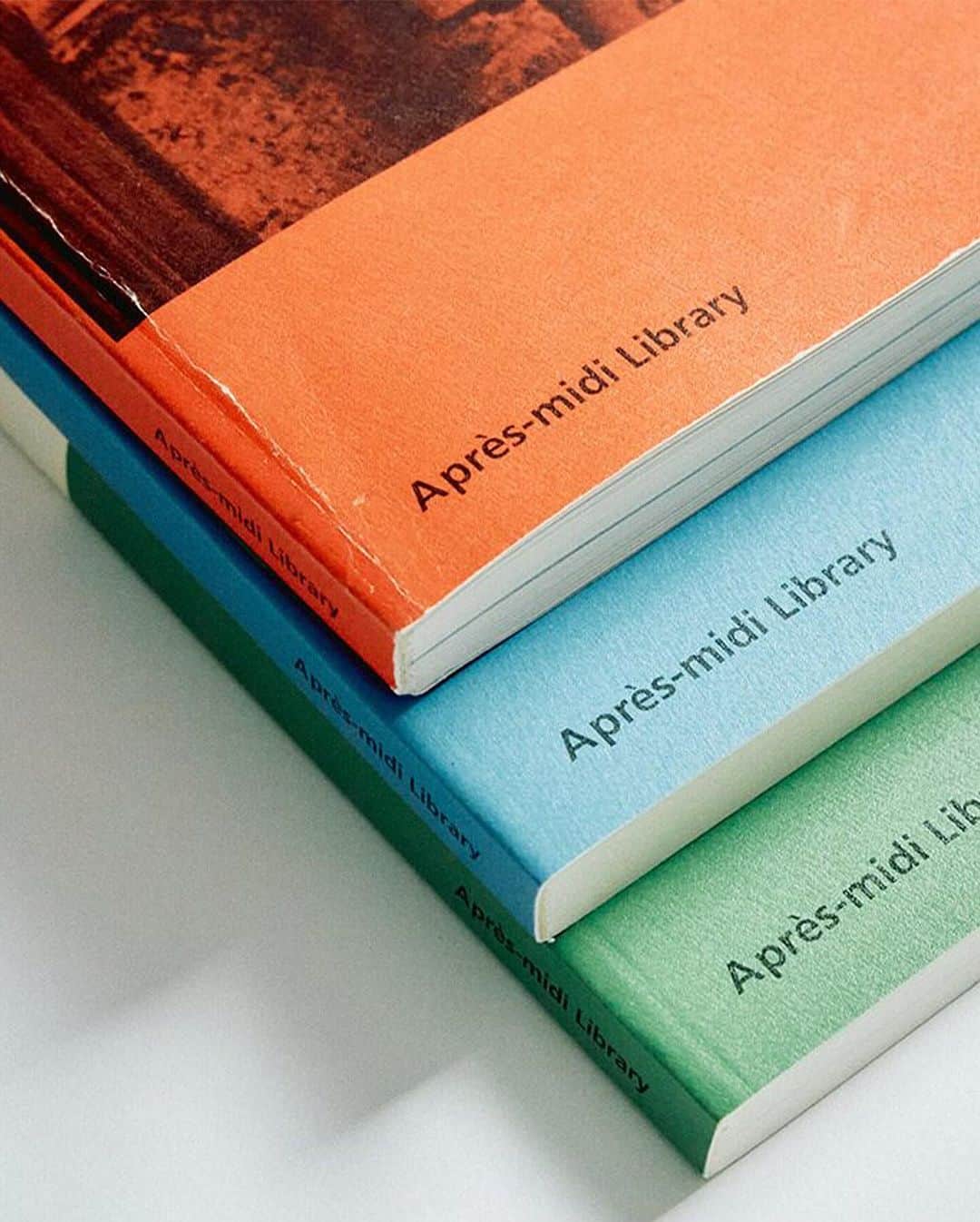 JOURNAL STANDARDのインスタグラム：「Free Soul meets JOURNAL STANDARD.  —————————————  CD屋の店内、あるいは昼下がりのカフェで。 恋人の家、あるいは友人の車で。 スピーカーから零れる、瑞々しいグルーヴィー＆メロウ。 橋本徹（SUBURBIA）による名作コンピレーション・シリーズ『Free Soul』と ジャーナル スタンダードのコラボレーションが実現。  コンパイラーであり、編集者である橋本徹（SUBURBIA）氏のインタビュー記事はコチラ  https://baycrews.jp/feature/detail/9990  #freesoul —————————————  #2023aw #journalstandard #baycrews #fashion #journalstandardmens #journalstandardladies #ジャーナルスタンダード」
