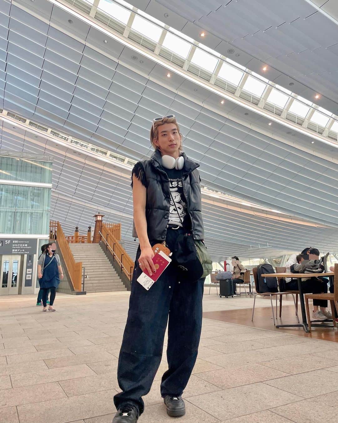 のインスタグラム：「Gooo Tooo 🇨🇳✈︎ #RYOのきょー服」