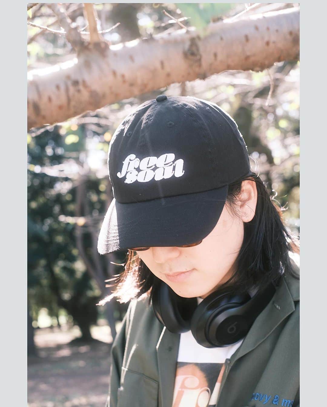 JOURNAL STANDARDさんのインスタグラム写真 - (JOURNAL STANDARDInstagram)「Free Soul meets JOURNAL STANDARD.  —————————————  CD屋の店内、あるいは昼下がりのカフェで。 恋人の家、あるいは友人の車で。 スピーカーから零れる、瑞々しいグルーヴィー＆メロウ。 橋本徹（SUBURBIA）による名作コンピレーション・シリーズ『Free Soul』と ジャーナル スタンダードのコラボレーションが実現。  コンパイラーであり、編集者である橋本徹（SUBURBIA）氏のインタビュー記事はコチラ  https://baycrews.jp/feature/detail/9990  #freesoul —————————————  #2023aw #journalstandard #baycrews #fashion #journalstandardmens #journalstandardladies #ジャーナルスタンダード」10月21日 20時52分 - journalstandard.jp