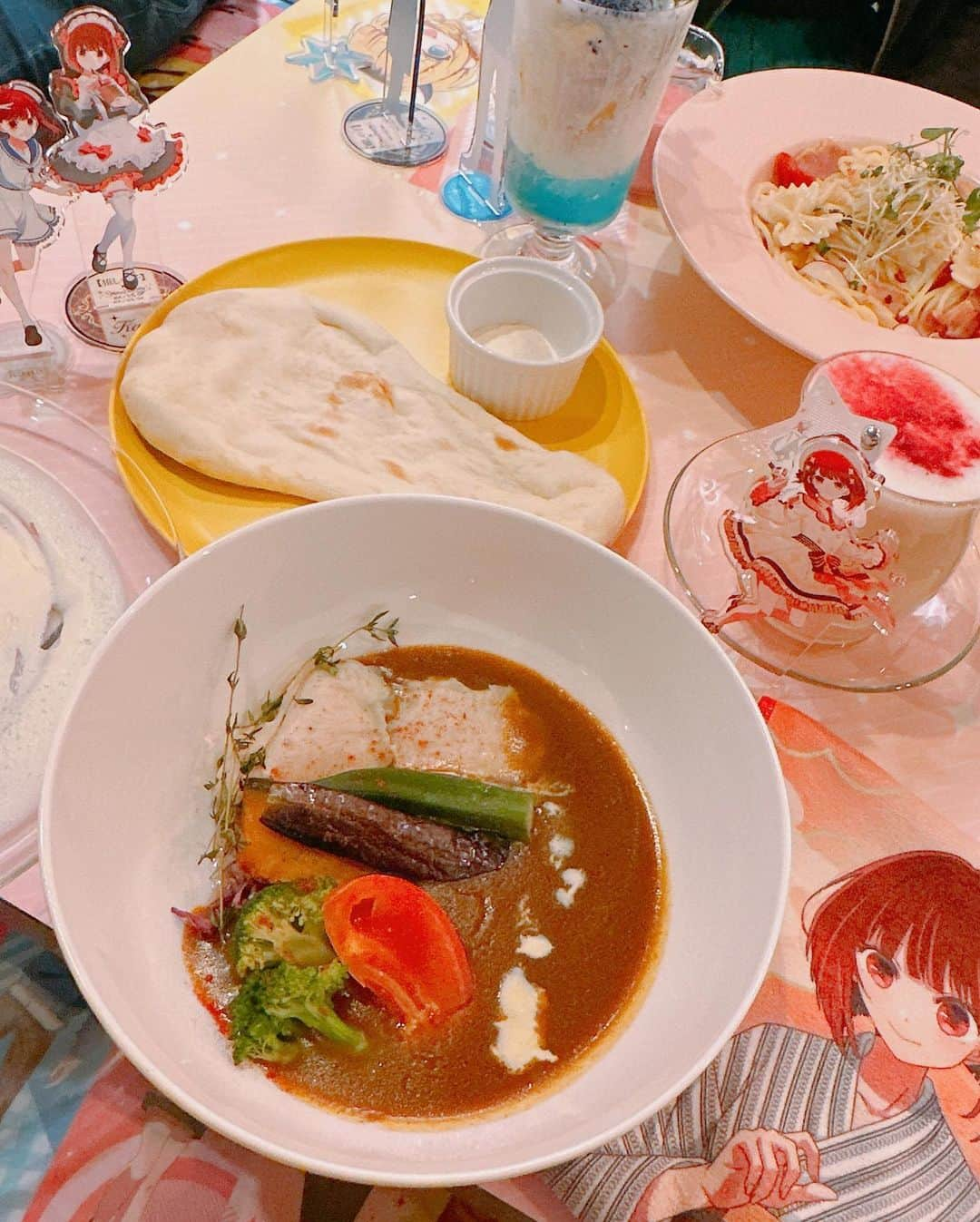 諸星みゆさんのインスタグラム写真 - (諸星みゆInstagram)「🤍🤍🤍🤍🤍🤍 ⁡ 【推しの子】カフェ ～とびきりの秋～ ⁡ かなちゃんの 重曹を舐める!?カレー 食べてきたよ🥰💗💗💗 ⁡ カレーめっちゃおいしくてまた食べたいなあって 思ってるんやけど… 他のものも食べに行きたいし悩みどころ🤤笑 ⁡ ちなみに ドリンクもかなちゃんで揃えたよん🤍 ⁡ ランダムでもらえる クリアファイルとカードは アイちゃんとMEMちょでした💜🧡 ⁡ ┈┈┈┈┈┈┈┈┈┈┈┈┈┈┈┈┈┈┈┈ ⁡ 📍 atari CAFE＆DINING 池袋PARCO店   東京都豊島区南池袋1-28-2 池袋パルコ 8階   池袋駅東口直結　池袋駅から183m ⁡ ⏰ 11:15〜21:45 ⁡ ┈┈┈┈┈┈┈┈┈┈┈┈┈┈┈┈┈┈┈┈   #推しの子  #推しの子カフェ  #推しの子カフェとびきりの秋  #池袋parco  #ataricafe  #コラボカフェ  #アニメコラボ  #推しの子コラボ  #推しの子コラボカフェ  #オタ活  #推し活  #推しがいる生活  #推しが尊い  #有馬かな  #memちょ  #星野アイ」10月21日 20時52分 - miyucheese.ig