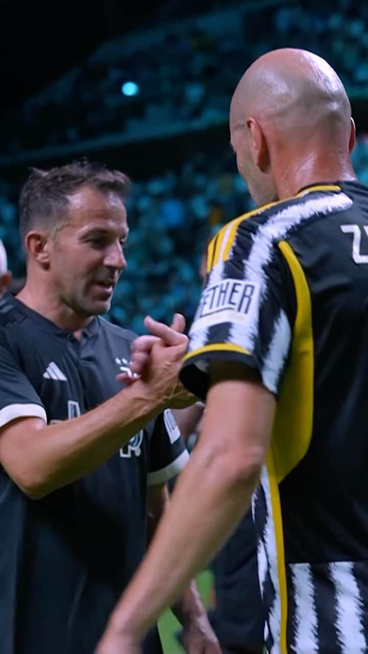 adidas Footballのインスタグラム：「ADP 10 🫂 ZZ 21 🤍🖤」