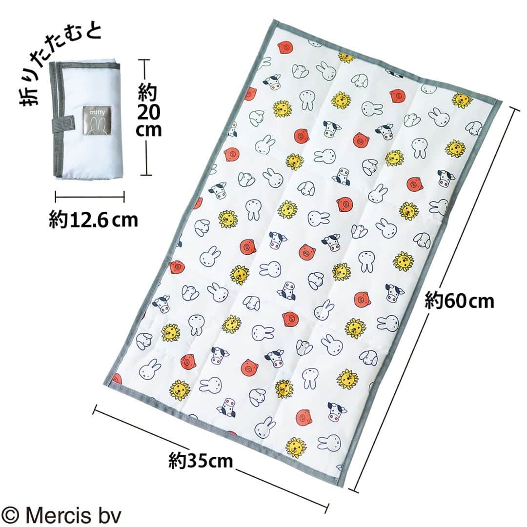 【公式】たまひよ編集部さんのインスタグラム写真 - (【公式】たまひよ編集部Instagram)「🤰💖特別付録は、『ミッフィー』❣  ／ #中期のたまごクラブ 2023年秋号の特別付録 ミッフィー はっ水加工つきおむつ替えマット ＼  ミッフィーと動物たちのお顔が散りばめられたデザインがかわいい「はっ水加工つき おむつ替えマット」。 赤ちゃんとのお出かけにも便利なアイテムです。ぜひチェックしてね😊✨  ―――――――――― 👶🏻赤ちゃんにやさしい 中わた入りのふんわりマット💕 ――――――――――  おむつ替えマットは、中わた入り。フローリングなど床がかたいところでおむつ替えをするときにも安心です。 マットのサイズは約60×35cm。 おうちでの毎日のおむつ替えにも、外出先でも大活躍です❣  ―――――――――― お手入れがしやすいはっ水加工つき✨ ――――――――――  赤ちゃんを寝かせるプリント面には、はっ水加工がしてあります。 マットにおしっこや汚れがついてもはじいてくれるので、お手入れも簡単😊 イラストは、ミッフィーと動物たちのお顔のかわいいデザイン❣  ―――――――――― たたむとコンパクトになるので お出かけにも便利 ――――――――――  折りたたんで面ファスナーで留めると、約20×12.5cmのコンパクトなサイズになります。 バッグの中でかさばることもなく、サッと取り出しやすいのもうれしい。 たたんだときに見える、ミッフィーの耳のイラストが描かれたタグもさりげなくておしゃれです。  10/14(土)発売の『中期のたまごクラブ』秋号。 ぜひ、チェックしてくださいね🎶  ●撮影／林ひろし  ------------------------ ＼🎁抽選5万人 無料プレゼント❣／ ♪祝♪じいじ・ばあばデュー！ 『 #孫ができたら最初に読む本 』応募受付中✨ 詳しくは、 @tamahiyoinsta ハイライト「👶孫本」から❤️ ------------------------  #たまごクラブ最新号 #中期のたまごクラブ #妊娠中期  #2023年出産 #パパと一緒に出産準備  #miffyおむつ替えマット #たまひよ30周年 #チーム育児 #たまひよ #たまひよデビュー #たまごクラブ #たまごクラブデビュー」10月21日 21時00分 - tamahiyoinsta