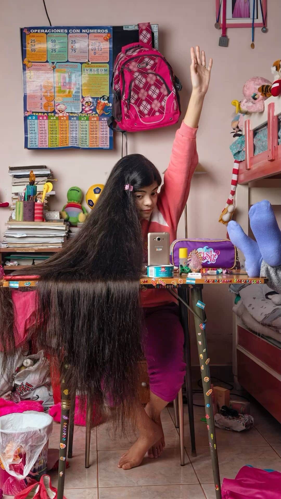 Magnum Photosのインスタグラム：「In August 2020, Antonella (12), who lives in Buenos Aires, Argentina, vowed to cut her long hair only when she could resume in-person classes at school, which had been suspended as a result of the COVID-19 pandemic.  Antonella said she was offering up her most precious treasure in exchange for her school life back. Her hair was her identity. She felt she lost her identity without school, and said: “When I finally go back to school they will know I’m a different person, I feel like a different person.”  In March 2020, the Argentine government had closed schools across the country in a move to contain the COVID-19 pandemic. Around 10.5 million young students experienced disruptions to their education. Antonella’s school did not fully reopen until September 2021. She cut her hair on 25 September 2021, on the weekend before she returned to classes.  ‘The Promise’ by Irina Werning (@irinawerning), awarded in the 2022 World Press Photo Contest, is included in the World Press Photo and @magnumphotos Square Print Sale ‘Written by Light.’ A curated collaboration of over 100 photographs, the images in this sale celebrate the medium of photography in the age of artificial intelligence.  – A selection of photographs by World Press Photo Contest winners and Magnum photographers and estates are available to purchase as signed or estate-stamped 6x6” prints priced at $110+tax/£110/€120.  ⏰ The sale closes tomorrow, Sunday 22 October, at midnight EDT.  Find out more through the link in the bio.」