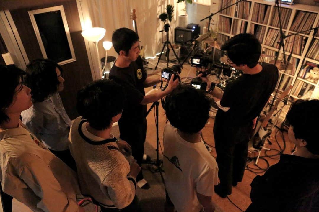 沙田瑞紀のインスタグラム：「今月のfrom Studio KiKi ゲストに @thesongbards が来てくれました ありがとうソングバーズ！！！  全曲最高なのだけど @brianshinsekai によるピアノアレンジで演奏された「2076」 本当に素晴らしいコラボになっていて 何度も再生しています☺️  KiKiクルーと、来てくれるゲストと、観てくれる方と みんなで作り上げるこのYoutubeが大好き、 プレミア公開を毎回するようになってからは、 ファンの方との交流も深まっていてとても嬉しい🐿  よかったらみてみてね だいたい毎週水曜日21時に公開しています  #fromstudiokiki  photo by @kita_newold」