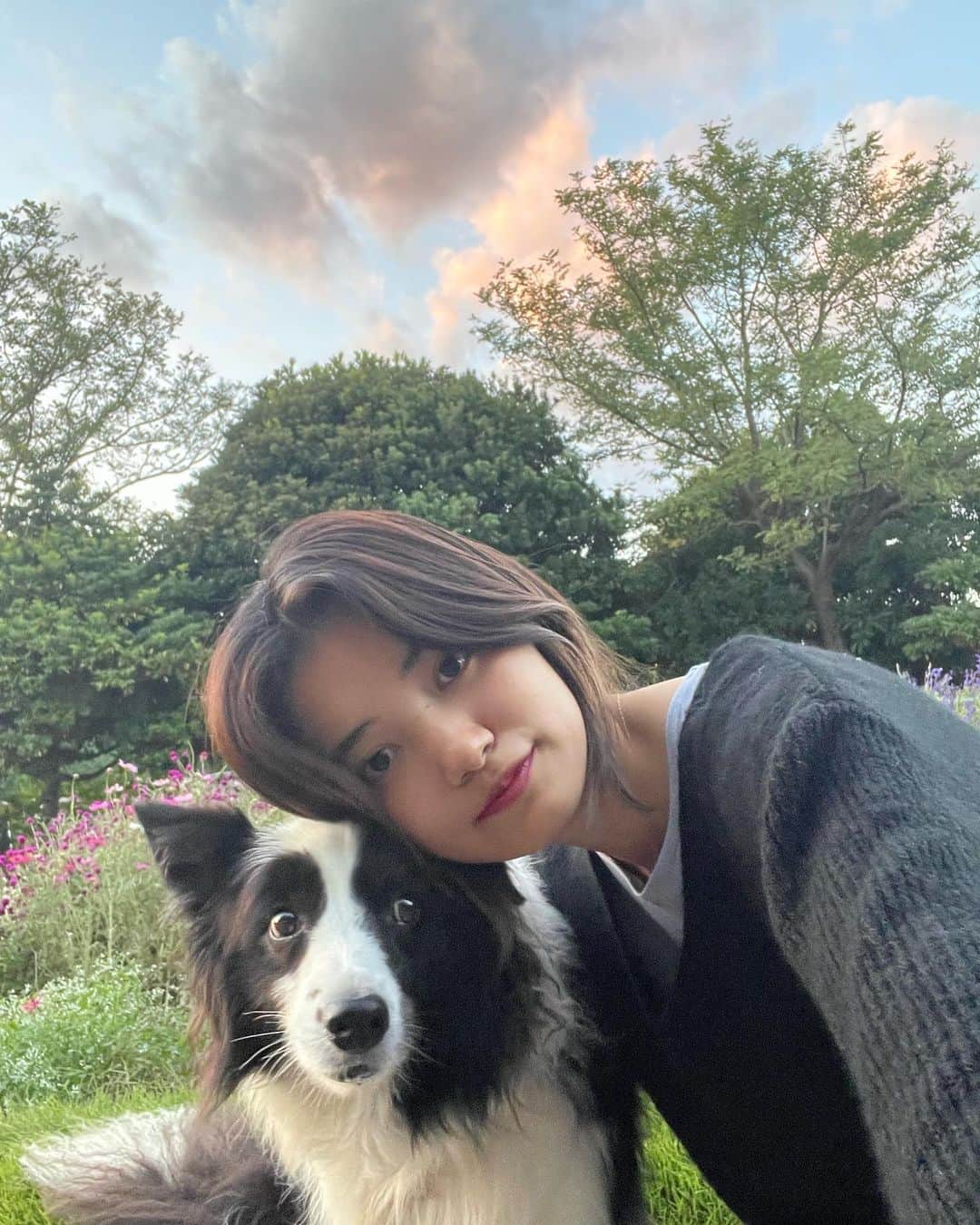 由薫（YU-KA）のインスタグラム：「Happy little Saturday with Jeri🐶 今日私は教習所以来の高速道路デビューしてきましたよ！！また一つ強くなれた気がする…  明日はいよいよ「たとえあなたを忘れても」#あな忘 第一話ですね！楽しみだね！！」