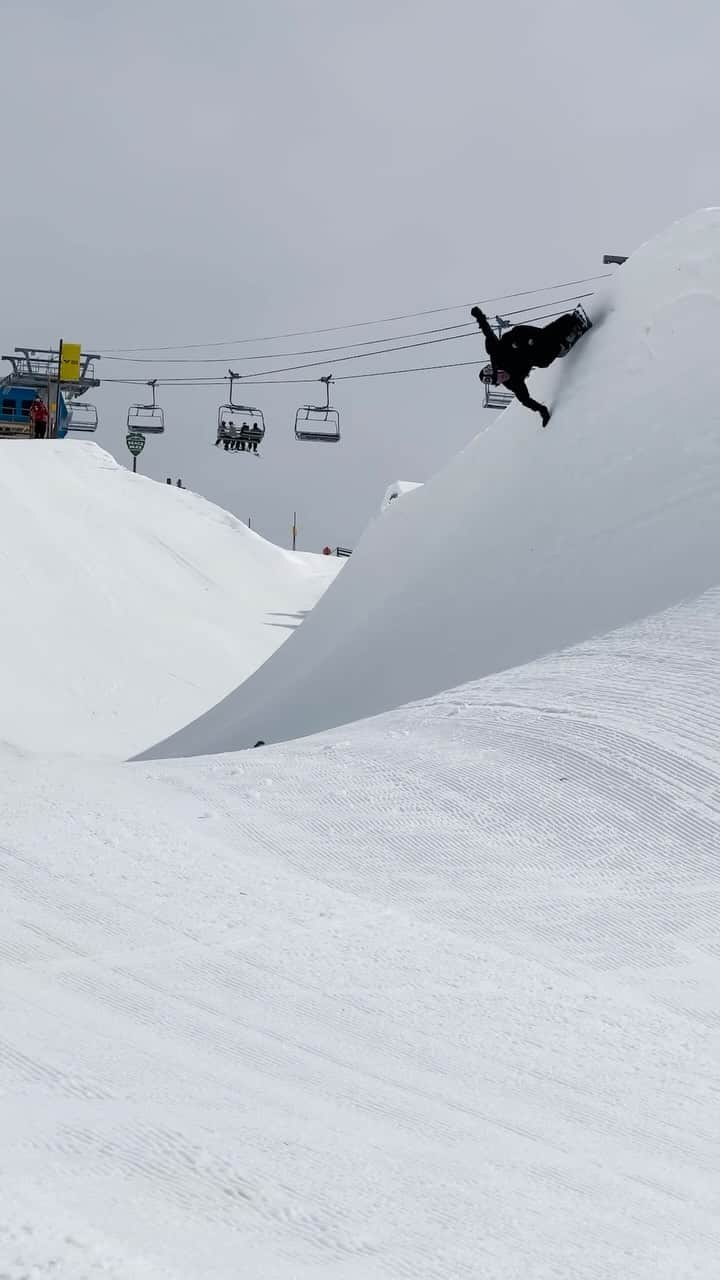 片山來夢のインスタグラム：「@woodwardpeacepark episode 1 is streaming on YouTube now!! Link in their bio. Check check🫶  @burtonsnowboards  @rockstarenergy  @anonoptics @gallium_wax  @footprostation」