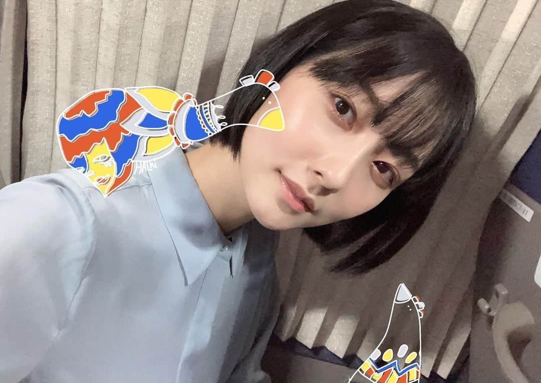 中嶋春陽さんのインスタグラム写真 - (中嶋春陽Instagram)「ヘアメイクさんがしてくれるお化粧をまじまじと見てインプットしてくれる子たち。  #写真に絵」10月21日 21時04分 - hal_ru