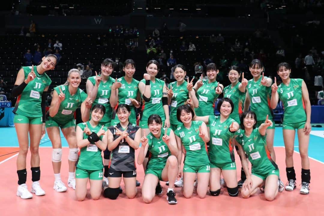 小川愛里奈のインスタグラム：「・ 1勝目☝🏻💚 今日からリーグが開幕しました！ 初戦ということで緊張や硬さもありましたが、まずは開幕戦 いいスタートをきることが出来てよかったです。 明日の試合も全員で戦い抜きたいと思います！ 沢山のご声援よろしくお願いします🌈  #JTマーヴェラス #継勝 #明日も全員で✊🔥」
