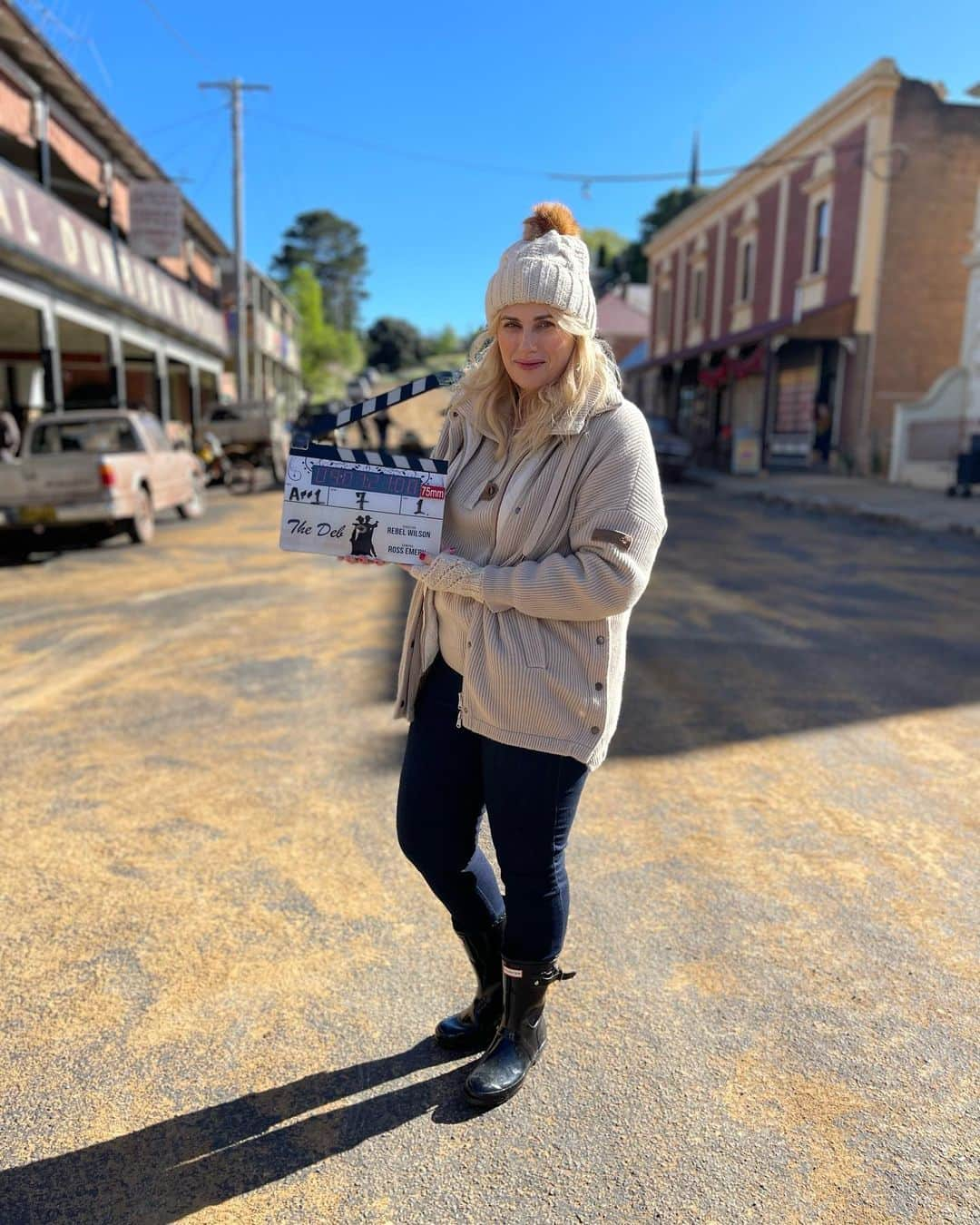 レベル・ウィルソンさんのインスタグラム写真 - (レベル・ウィルソンInstagram)「Week 1 of directing THE DEB 🎥 I’m very lucky to be working with the most amazing cast and crew downunder 🇦🇺」10月21日 21時07分 - rebelwilson