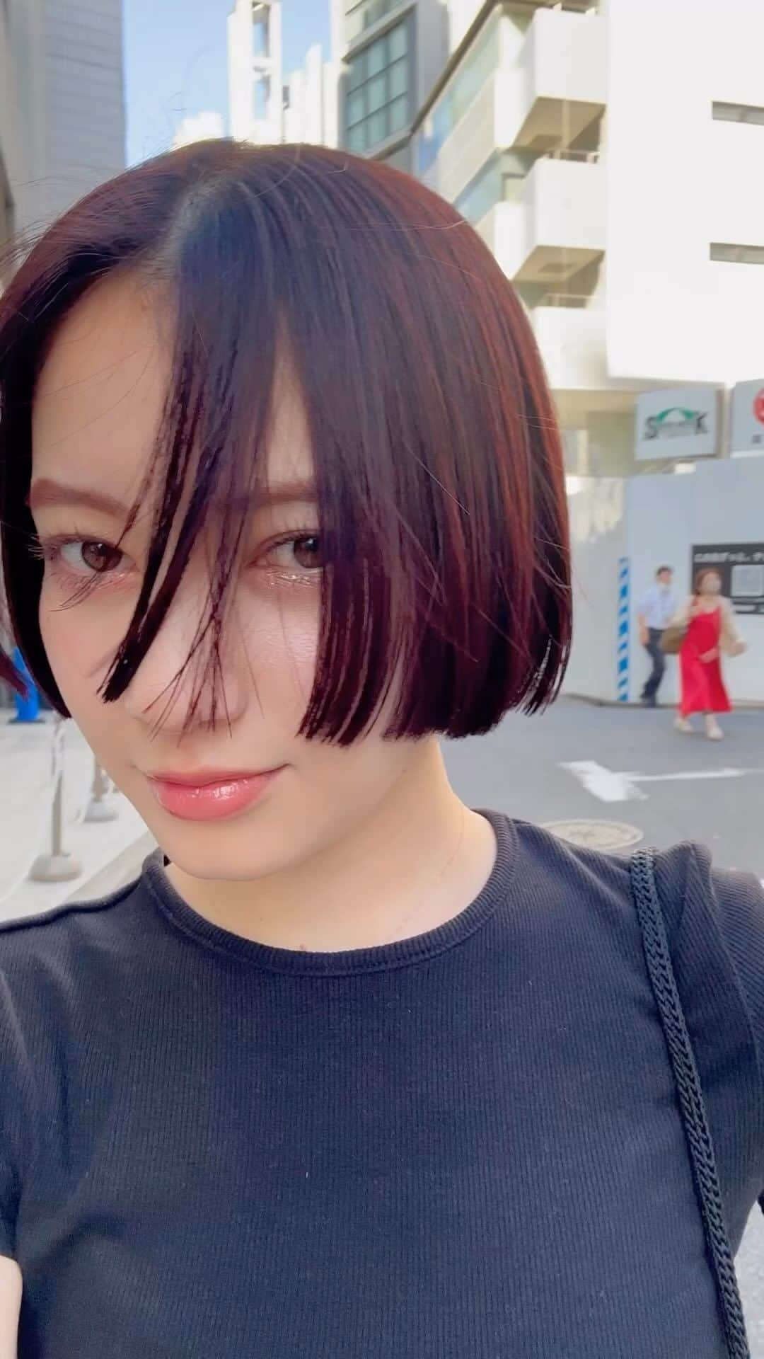 LALA公式のインスタグラム：「LALAヘアカタログ＊  -素敵なヘアスタイルをRepostでご紹介させて頂いてます。写真はご本人様に【掲載許諾】をとっております。  hair by @nanuk_takahashi.buri   https://lalahair.co.jp/ 　 ——————————————————   LALA webサイト→「ヘアカタログララ」 で検索  LALAは、全国の厳選美容師だけを掲載するヘアカタログメディアです。  技術、センス、サービスにこだわるプロフェッショナルが、毎日のサロンワークでお客様に提案するリアルなヘアスタイルを掲載しています。  あなたの魅力を引き出す運命の美容師をみつけてください。   ——————————————————  #ヘアカタログララ #ボブ #ボブヘア #ボブヘアー #ボブヘアアレンジ #ボブアレンジ #前上がりボブ #ミニボブ #ショートボブ #ラベンダーカラー #ラベンダーアッシュ #ピンクブラウン #ラベンダーピンク」