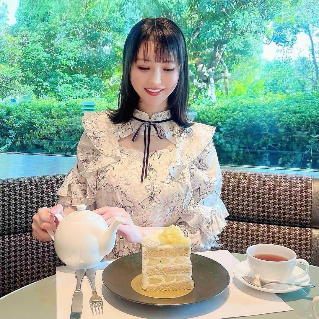 Machikoのインスタグラム：「おやつ🍈🍰🍛 @newotani_osaka   #パティスリーsatsuki」