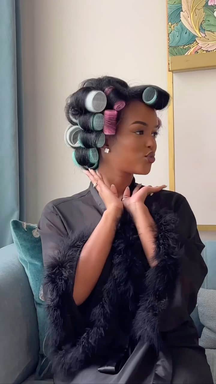 ghd hairのインスタグラム：「Oh she’s boujee with it 💅🏽 @onlybells_ shows us how she gets her bob ✨bobbing✨ with the help of ghd duet style 🤍   #ghd #ghdhair #ghdduetstyle #duetstyle #90sblowout #blowouthack #blowdrytips #howtoblowdry」