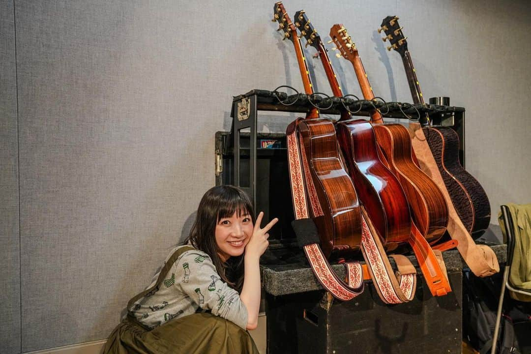 有安杏果さんのインスタグラム写真 - (有安杏果Instagram)「♪ ⁡ リハーサル終わりました♪ 10月公演の岐阜、広島、福岡に向けてバッチリ整いました👍 あとはみんながいれば大丈夫😌 ⁡ 全力で頑張ります！！ よろしくお願いします✨ ⁡ #acoustictour #piano #guitar #弾き語り #alittleharmony #指先の夢 #リルハー #岐阜 #広島 #福岡」10月21日 21時21分 - ariyasu_momoka_official