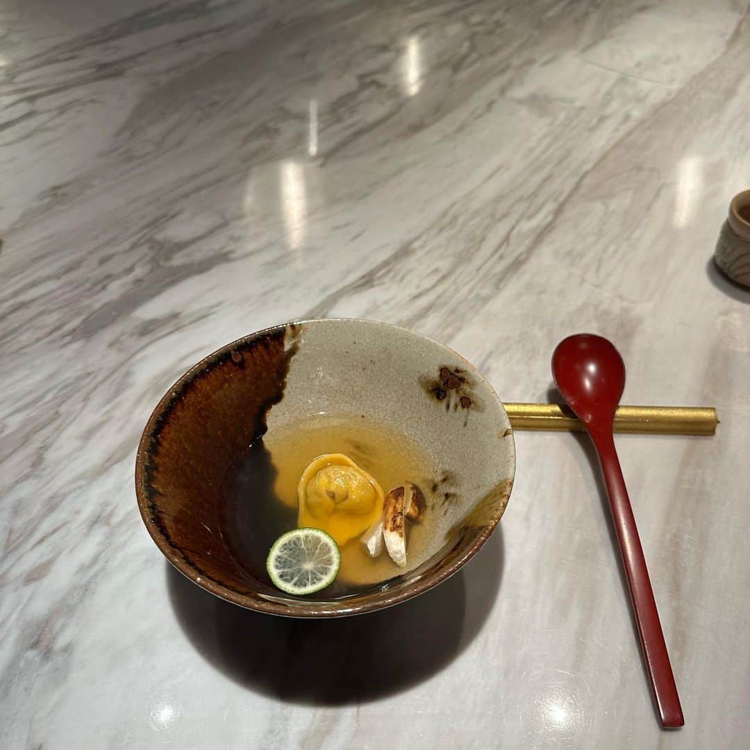 森英奈さんのインスタグラム写真 - (森英奈Instagram)「あんまり料理載せないけど 今すぐ載せたいって思うくらい美味しかった…♡  @issei_yuasa_」10月21日 21時21分 - hana_mori18