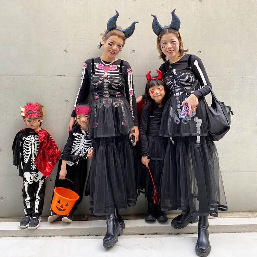 森本容子さんのインスタグラム写真 - (森本容子Instagram)「🎃ろみひーと保育園のイベントへ✨Beat parents costume 賞頂きました💪✨ふふふ @icchi79  @jinonozaki  @alohakids_tokyo」10月21日 21時24分 - yocomorimoto