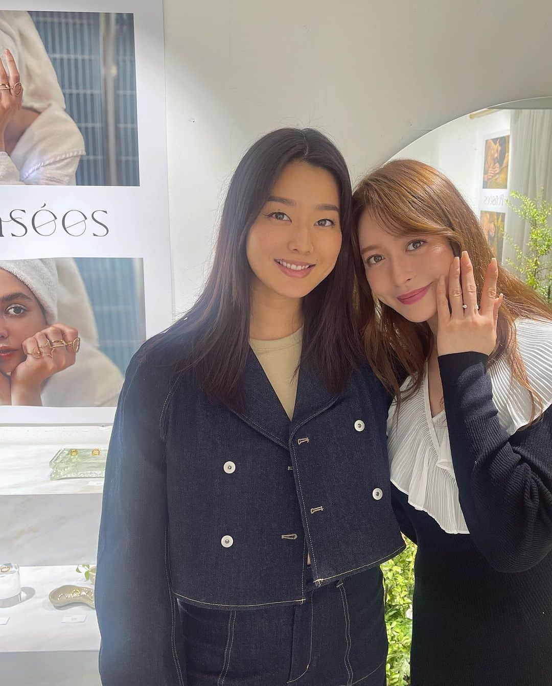 野崎萌香さんのインスタグラム写真 - (野崎萌香Instagram)「@pensees_jewelry 受注会💎💎💎 3日目も、毎日お友達とお客様が沢山来てくださり、 幸せな気持ちで心がいっぱいになりました🥰🌙  雨でお足元の悪い中☔️ 足を運んでくださった方々ありがとうございました🩷🩷🩷🩷  実は12月に　@pensees_jewelry から おおきな発表があるのでおたのしみに😇❤️  また　@pensees_jewelry のInstagramをフォローしていない方⭐️  そちらもフォローしていただけますよう、よろしくお願いします🥹💕  ONE PIECEは　@snidel_official 💕  素晴らしいお花のフォトブースは　@grove.flower のチームが 韓国からきて素敵につくってくれました🇰🇷💐」10月21日 21時26分 - moeka_nozaki