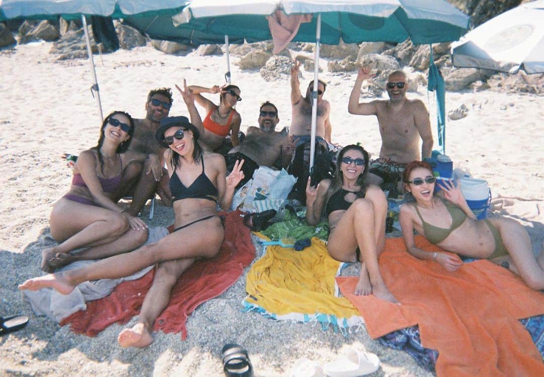 Juriさんのインスタグラム写真 - (JuriInstagram)「フィルムをやっと現像してきた🤍🤍🤍みんなでビーチ行った日 砂は大理石🐚 今まで行ったビーチで1番綺麗でした🐚🐚  #greece #thessalonike #🐚」10月21日 21時36分 - juritakiguchi