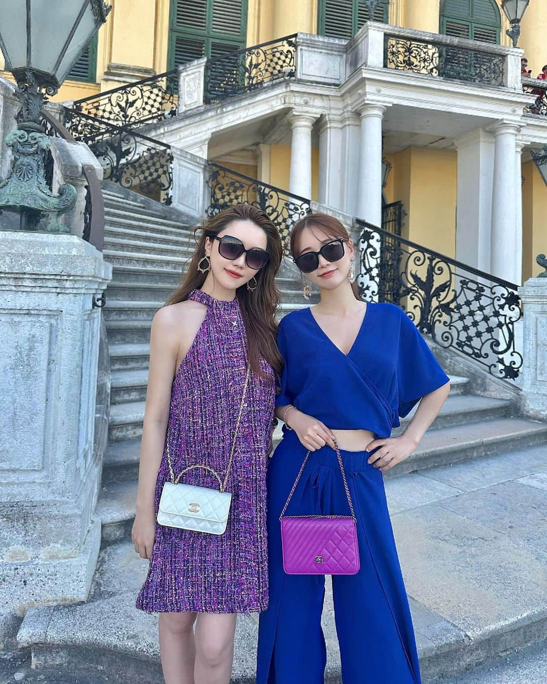 Sarraさんのインスタグラム写真 - (SarraInstagram)「📍Austria/Schloss Schönbrunn🏰 オーストリア/世界遺産のシェーンブルン宮殿💐  宮殿には1400もの部屋があり、大広間では6才のモーツァルトが演奏を初披露したそうです🎹✨ 7歳のマリー・アントワネットに「きみは優しい。大きくなったらぼくのお嫁さんにしてあげる」とプロポーズした可愛いエピソードも😘💓 . . . . #オーストリア#オーストリア旅行#ウィーン#ウィーン旅行#マリーアントワネット#モーツァルト#マリアテレジア#ハプスブルク家#シェーンブルン宮殿#世界遺産#文化遺産#世界遺産巡り#世界遺産の街#城#ヨーロッパ#海外旅行#海外#海外ファッション#姉妹#姉妹コーデ #Europa#wien#Austria#áustria#austriavacations#wienstagram#schlossschönbrunn#vienna#viennaaustria#castle」10月21日 21時37分 - sarra31247