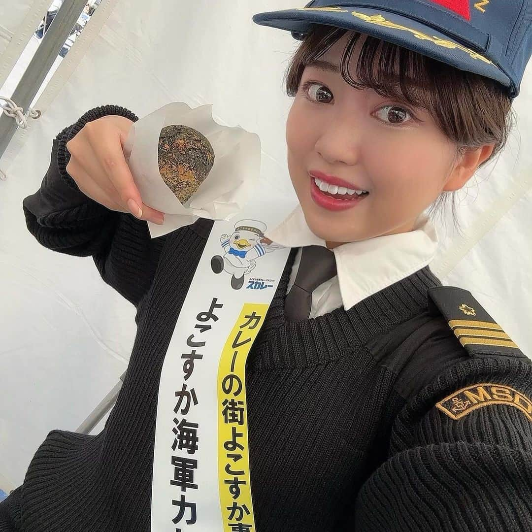 中谷彩伽さんのインスタグラム写真 - (中谷彩伽Instagram)「. 取り急ぎの投稿です🌟 秋のよこすかカレーFes.2023ありがとうございました🤍  いつも応援してくれてる方、初めましての方にもたくさん会えて嬉しかった(o´罒`o) Instagramフォローして下さった方もありがとうございます🌟☺️  一日広報大使として、各店のインタビューもさせていただいたりもしました🎤 たくさんグルメを堪能したので、明日はジムで走ります🏃‍♂️ . . . #よこすかカレーfes #よこすかカレーフェス #横須賀 #横須賀市 #海上自衛隊カレー #カレーフェス #横須賀グルメ #フードフェス #一日広報大使 #広報大使 #広報 #防衛省 #海上自衛隊 #自衛隊 #基地活 #基地 #海自 #自衛隊 #自衛官 #海上自衛官  #jmsdf #タスキ   #なかやん #なかやん出演歴 #中谷彩伽 #ノンノ #nonno #nonno専属読者モデル #nonno専属読モ」10月21日 21時31分 - nakaya_ayaka_78