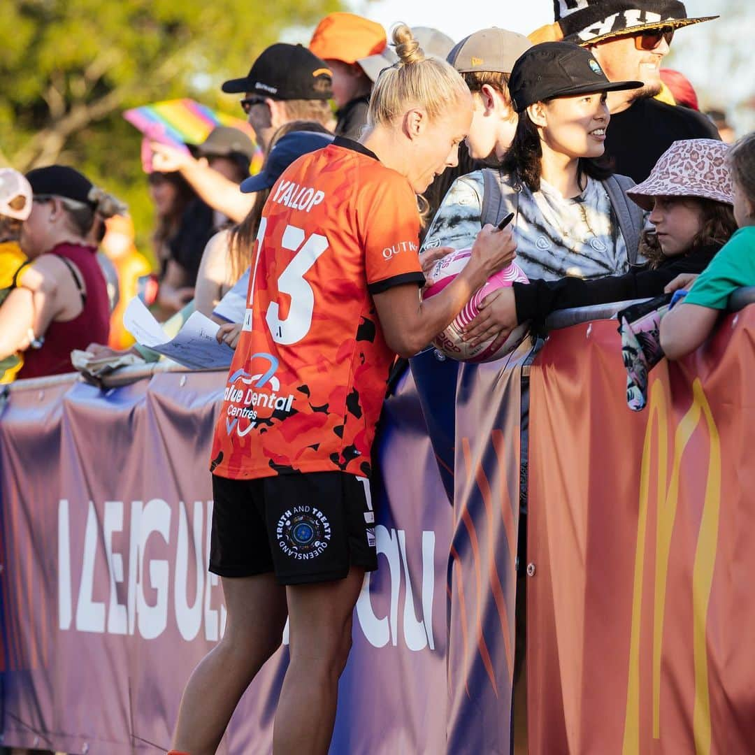 タメカ・バットさんのインスタグラム写真 - (タメカ・バットInstagram)「So proud to be back playing with my Roar teamies 🦁🧡🖤👊🏽   📸 @vetodigital  @brisbaneroarfc」10月21日 21時34分 - tamekayallop