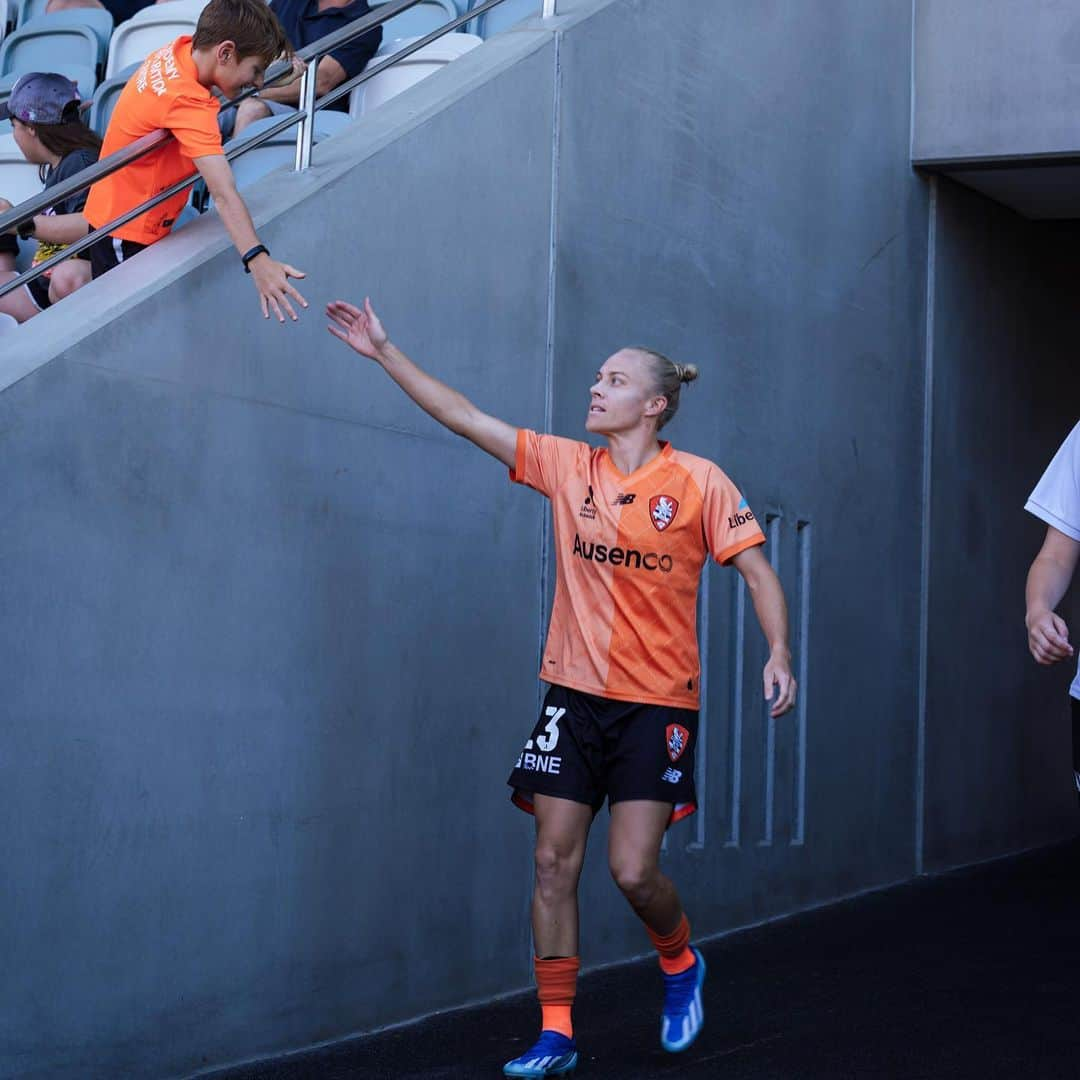 タメカ・バットさんのインスタグラム写真 - (タメカ・バットInstagram)「So proud to be back playing with my Roar teamies 🦁🧡🖤👊🏽   📸 @vetodigital  @brisbaneroarfc」10月21日 21時34分 - tamekayallop