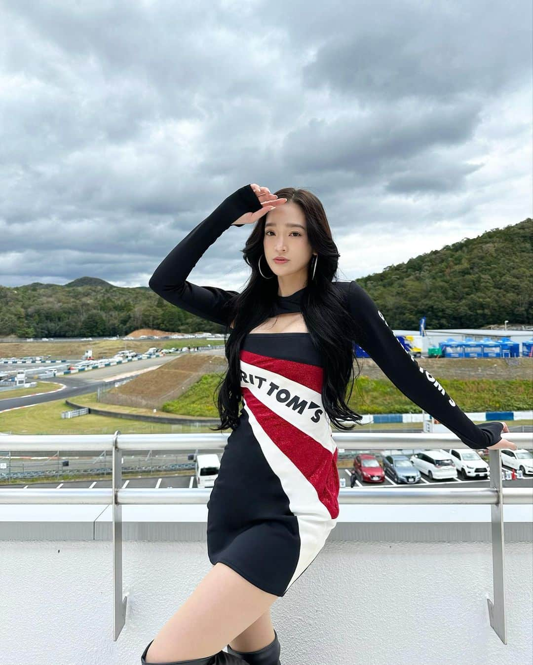 太田麻美さんのインスタグラム写真 - (太田麻美Instagram)「スーパー耐久Rd,6岡山予選日 有り難うございました✨ 86号車トムススピリットGR86は、トラブルがありましたがチームの懸命な修復作業により無事に走行する事が出来て明日の決勝レースはクラス5番手スタートとなりました🏁 3時間の決勝レース！ 引き続き応援宜しくお願いします♡  #supertaikyu #gazoolady #gr86 #toyota #racequeen #rq #スーパー耐久 #ガズーレディ #トヨタ #トムススピリット #岡山国際サーキット」10月21日 21時45分 - asami0523