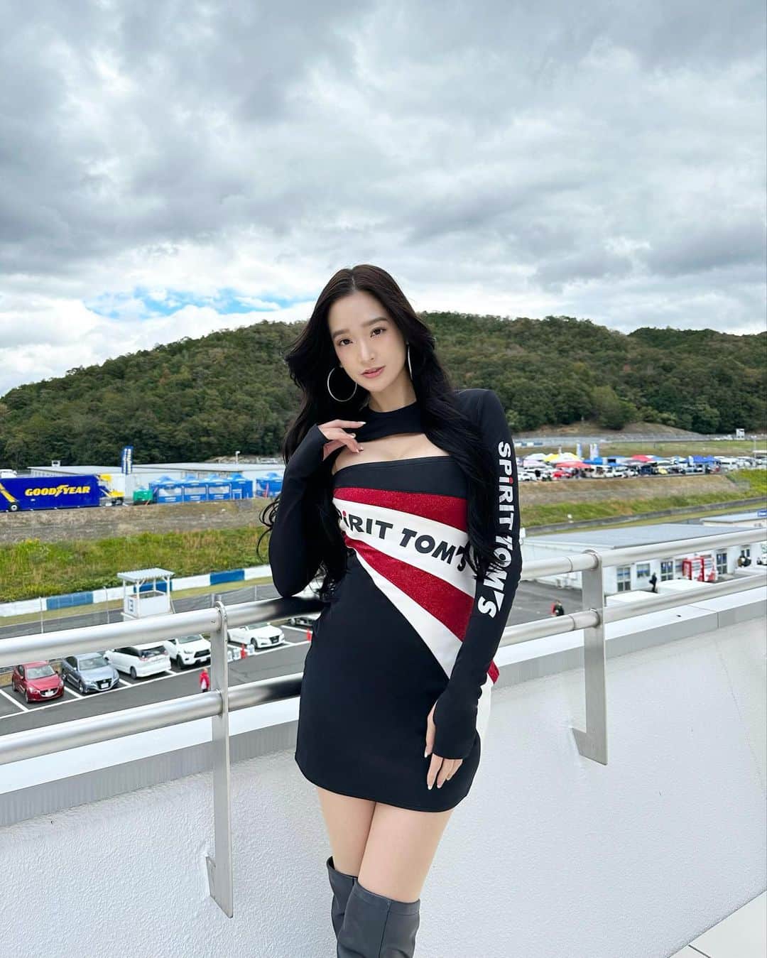 太田麻美のインスタグラム：「スーパー耐久Rd,6岡山予選日 有り難うございました✨ 86号車トムススピリットGR86は、トラブルがありましたがチームの懸命な修復作業により無事に走行する事が出来て明日の決勝レースはクラス5番手スタートとなりました🏁 3時間の決勝レース！ 引き続き応援宜しくお願いします♡  #supertaikyu #gazoolady #gr86 #toyota #racequeen #rq #スーパー耐久 #ガズーレディ #トヨタ #トムススピリット #岡山国際サーキット」