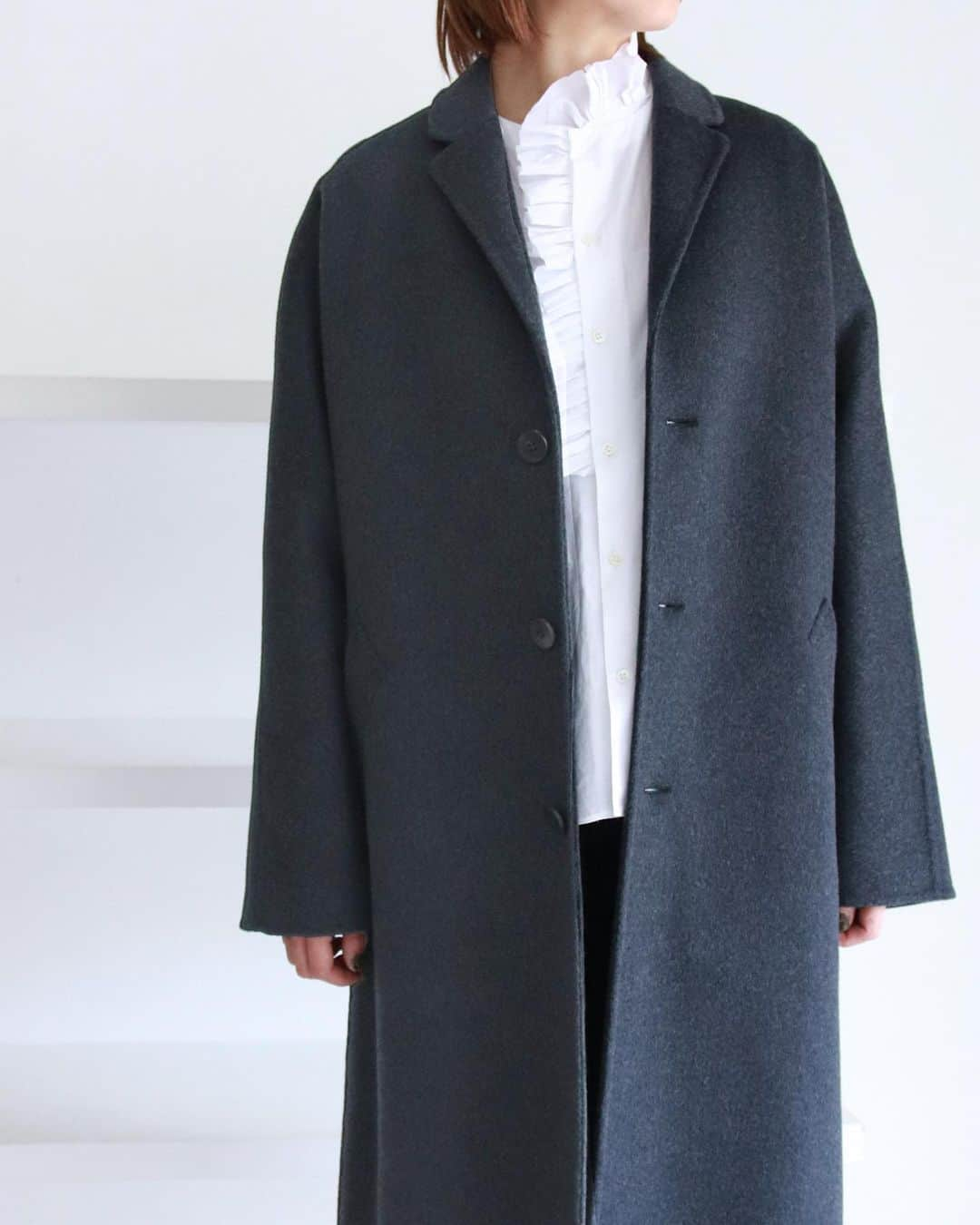 GALERIE VIEさんのインスタグラム写真 - (GALERIE VIEInstagram)「. ⁡ 【 wool double-face coat 】 ⁡ ⁡ Chester Coat 23-08-34-08002 ¥99,000 ⁡ ⁡ #galerievie #ギャルリーヴィー  #tomorrowland #トゥモローランド #fall #winter #coat」10月21日 21時43分 - galerievie_jp