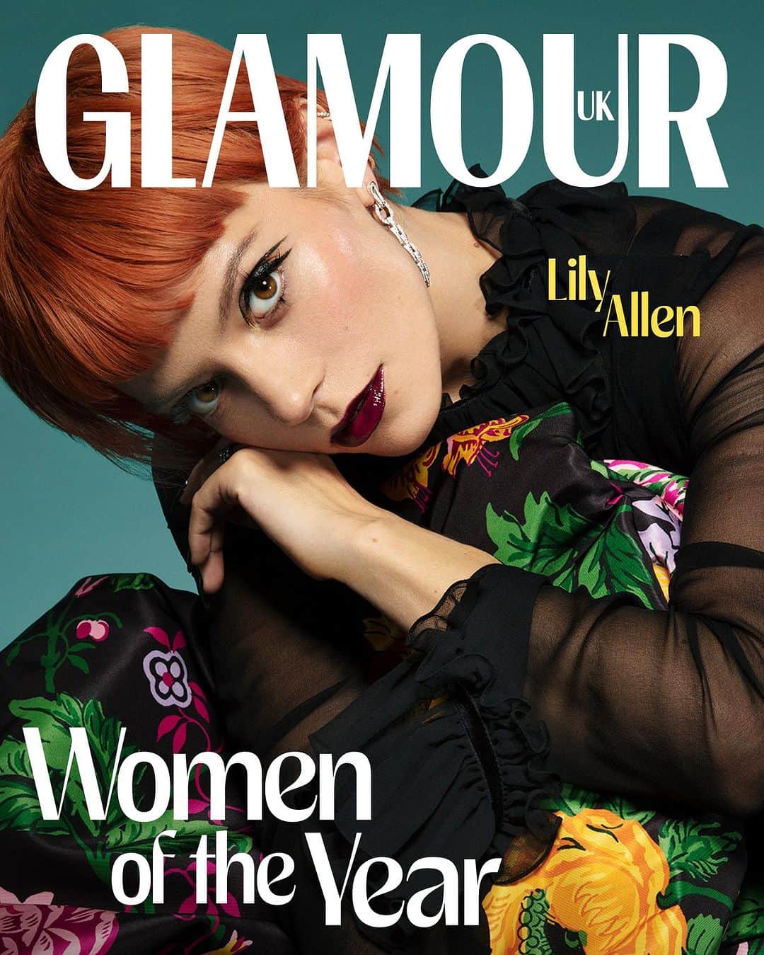 リリー・アレンのインスタグラム：「My 11 year old daughter said “it’s giving posh clown”. I’ll take it tbh. What an honour it is to be named one of this years Women of The Year, Thank You @glamouruk  European Editorial Director: @deborah_joseph Interview: @joshsmithhosts European Design Director: @dlye Deputy Editor / European Beauty Director: @camilla.kay Entertainment Director / Assistant Editor: @emilymaddick Website Directors: @alipantony & @biancalondon European Visual Director: @ameliatrevette  European Fashion Editor: @londisgoods Talent Booking: @thetalentgroup Photographer: @sabinevilliard  Stylist: @karenclarkson Hair Stylist: @rominahair  Makeup Artist: @benjaminpuckey Nail Artist: @ohmynailsnyc  On-Set Producer: @jean_cabacunganjarvis Executive Production: @henhouseartists」