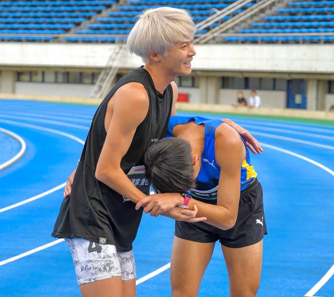 三津家貴也のインスタグラム：「. MDC東京1500m 3分57秒17で3位でした。 インフルエンサーレースとして観てる人にできるだけ楽しんでもらい盛り上げる、同じチームのたむじょーくんと共にやりきったレースでした。 陸上競技場に1人でも多くの人に足を運んでもらいたい！！ それを形にするためにTwoLapsの横田さんはじめ多くの方の協力の中で行われた大会。 来ていただけた人に楽しんでもらえたら嬉しいです。 配信や僕のYouTubeで観た方も、少しでも楽しそうだなって思った人がいましたら、ぜひ陸上競技場に遊びに来てください☺️ お待ちしております！！ #陸上競技場を満員にしよう #MDC東京 #1500m #陸上競技」