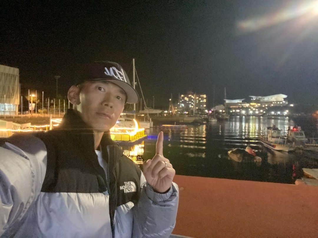 ジヌションのインスタグラム：「🏊🏻‍♂️🚴‍♂️🏃‍♂️ 어제는 괌 바다 오늘 아침은 인천 바다 저녁은 통영 바다 내일 통영철인3종경기 뛰는 철인 모두 화이팅!」