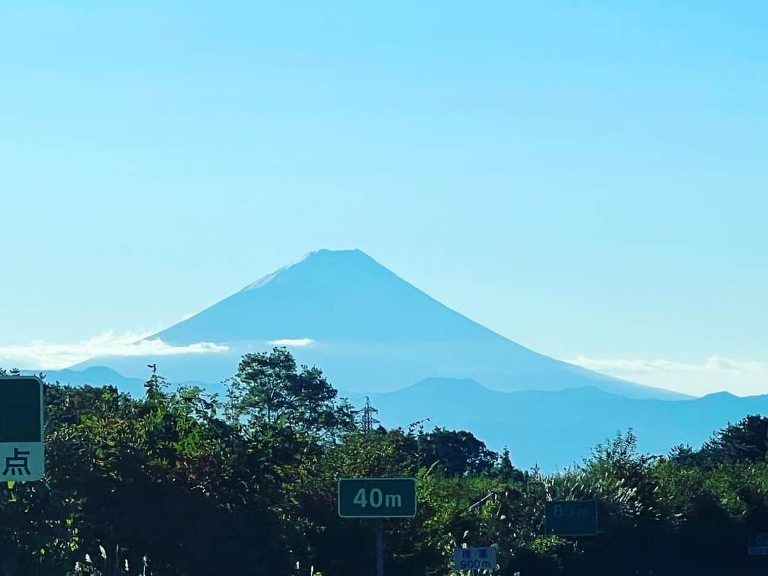 篠原信一のインスタグラム：「今日AM7:30の富士山 #富士山  #日本一  #素晴らしい風景」