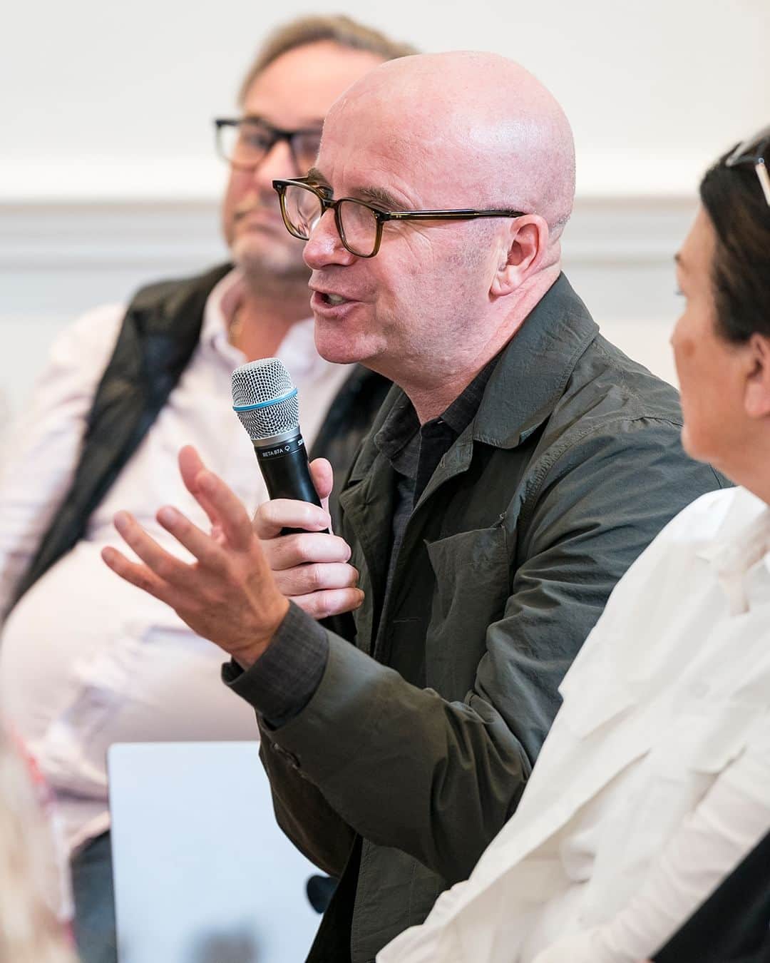 ベントレーさんのインスタグラム写真 - (ベントレーInstagram)「To support and inspire the next generation of design talent, we've partnered with @dezeen for a series of Lighthouse talks.  At our recent London event, focussed on the future of mobility, we discussed how electrification is opening up automotive design opportunities.  Electrification is not just a power train, it's a change in the philosophy to the design of cars, what we are looking at now is a step change in automotive design beyond the engine - such as the experience to the customer and integration of new technologies.」10月21日 22時00分 - bentleymotors