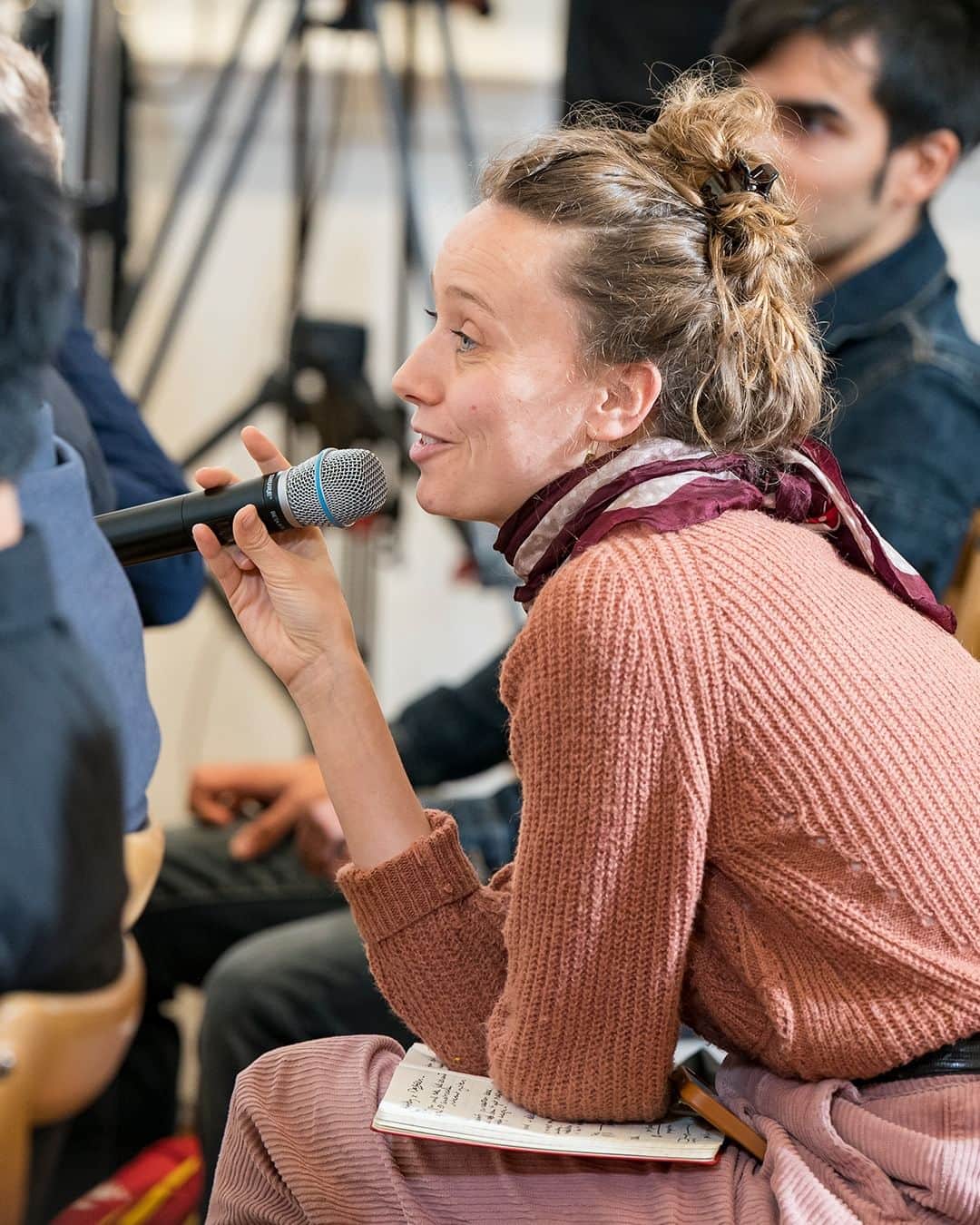 ベントレーさんのインスタグラム写真 - (ベントレーInstagram)「To support and inspire the next generation of design talent, we've partnered with @dezeen for a series of Lighthouse talks.  At our recent London event, focussed on the future of mobility, we discussed how electrification is opening up automotive design opportunities.  Electrification is not just a power train, it's a change in the philosophy to the design of cars, what we are looking at now is a step change in automotive design beyond the engine - such as the experience to the customer and integration of new technologies.」10月21日 22時00分 - bentleymotors
