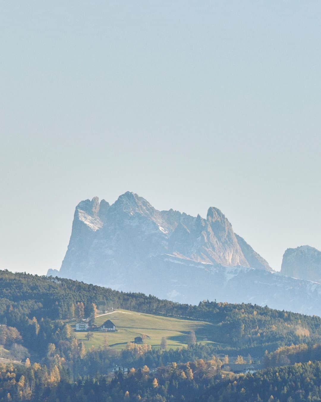 ベルルッティさんのインスタグラム写真 - (ベルルッティInstagram)「- THE MOOD: PEAK POINT BY #BERLUTI -   Natural landscapes transform as the first driven snows fall upon the tallest mountain peaks. The great outdoors at the frostiest and most fascinating is the inspiration behind Berluti’s Winter collection of extra warm knitwear, versatile outerwear and eye-catching, adventure-ready Venezia leather shoes.   Photography by @anthonyseklaoui   #BERLUTIWINTER2023」10月21日 22時00分 - berluti