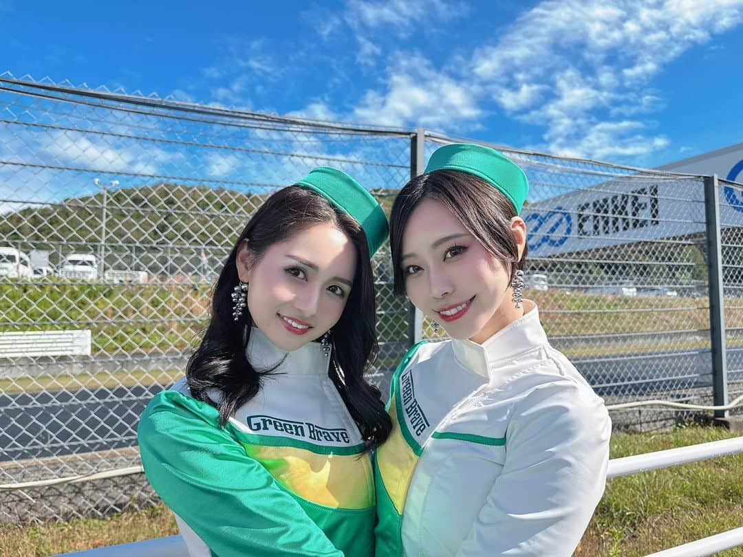 有栖未桜さんのインスタグラム写真 - (有栖未桜Instagram)「スーパー耐久 Rd.6 岡山予選日🍑🏎🏁 ⁡ 予選日たくさんの応援 ありがとうございました！💚 ウェイトハンデ90kg 積んでるとは思えない速さでしたね…！！！😳✨ 予選の結果明日52号車は 2番手からのスタートとなります！！ ⁡ 今回も表彰台目指して 一緒に熱いエールをお願いいたします🫶💚 ⁡ ⁡ ⁡ #スーパー耐久 #s耐 #埼玉トヨペットgreenbrave #greenbrave #埼玉トヨペットサポーターズ2023  #レースクイーン #rq #コスプレイヤー #ショートカッ党 #ポートレートモデル #有栖未桜 #みおるー沼 #followme」10月21日 22時00分 - miiion_official