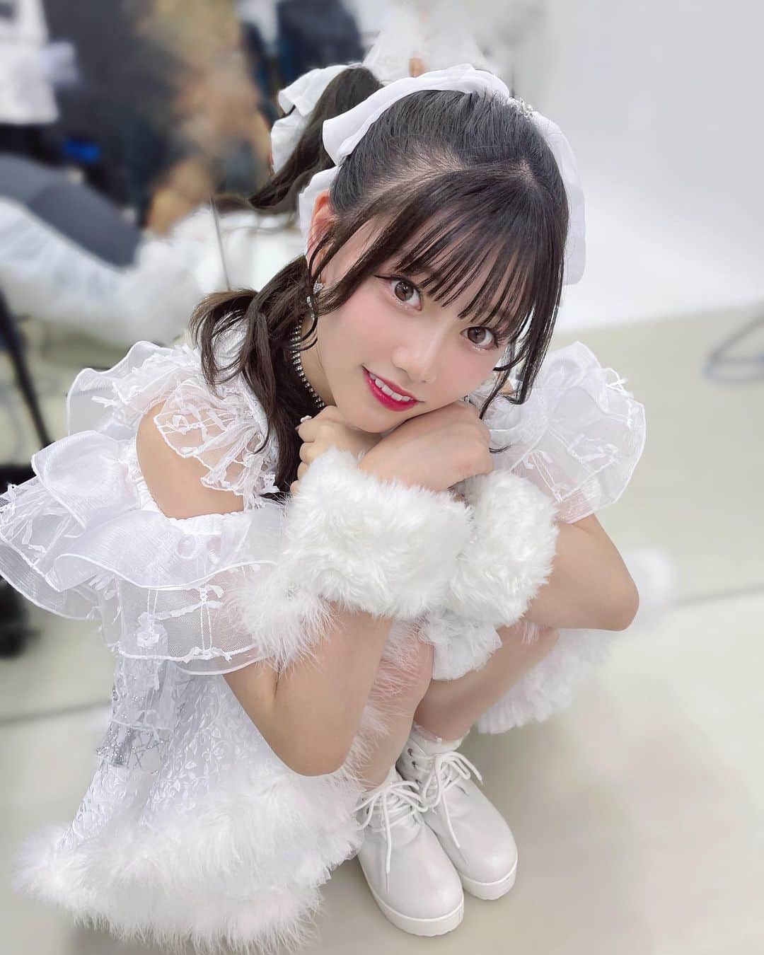 大場結女のインスタグラム：「真っ白うさぎꪔ̤̱ꪔ̤̱ꪔ̤̱   #白衣装 #衣装 #アイドル #アイドル衣装  #ポニーテール」