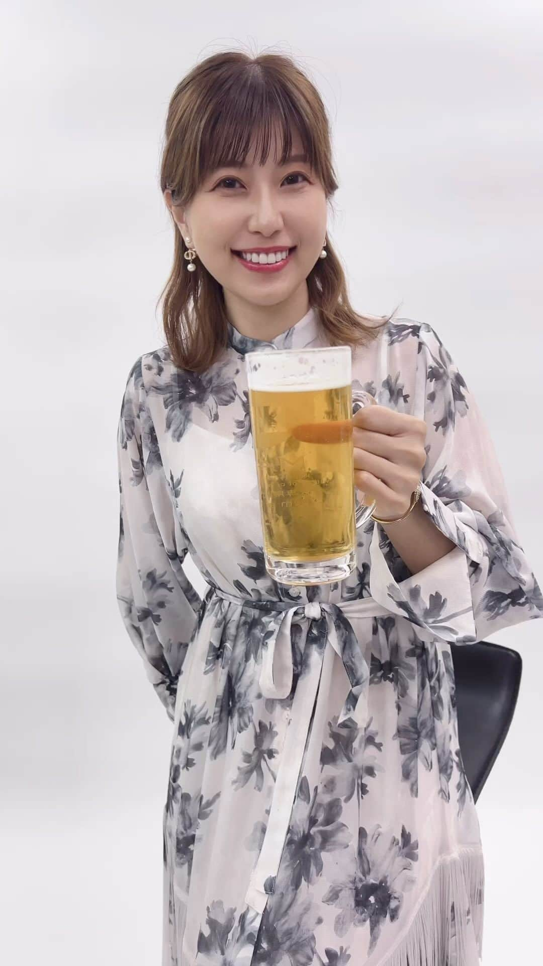 天野麻菜のインスタグラム：「ビール女子。3637  #ビール #ビール女子 #beer #beerstagram #お酒 #アルコール #タレント #グラビア #女優 #天野麻菜 #休まず #毎日飲んでる #記録更新中 #ビールのcm #オファー待ち #ビール大好き #乾杯 #乾杯シリーズ #1日1ビール #9年以上 #続けてる #まだまだ #これから  #今日で #3637日目 #バースデーイベント #ありがとう」