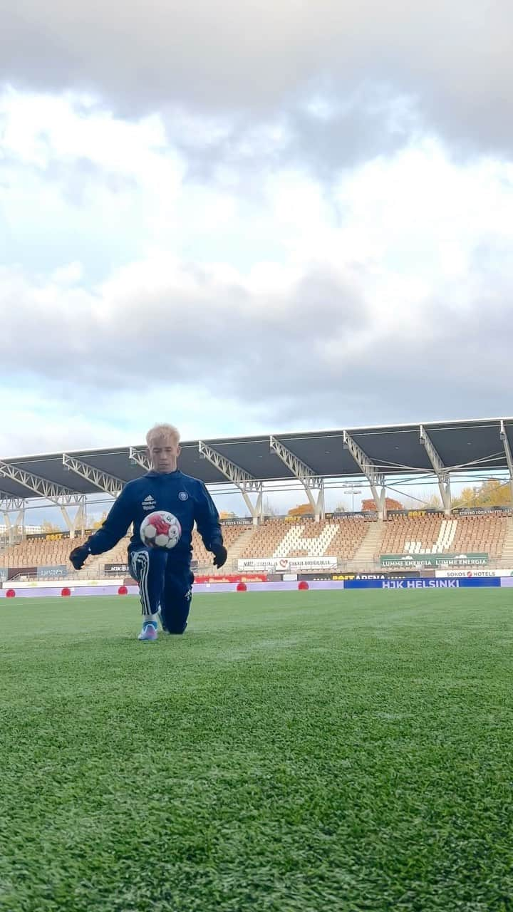 田中亜土夢のインスタグラム：「Trick of the day 👟⚽️🪄🎩 #footballskills#footballtricks#footballtechnique#freestylefootball#フリースタイルフットボール」