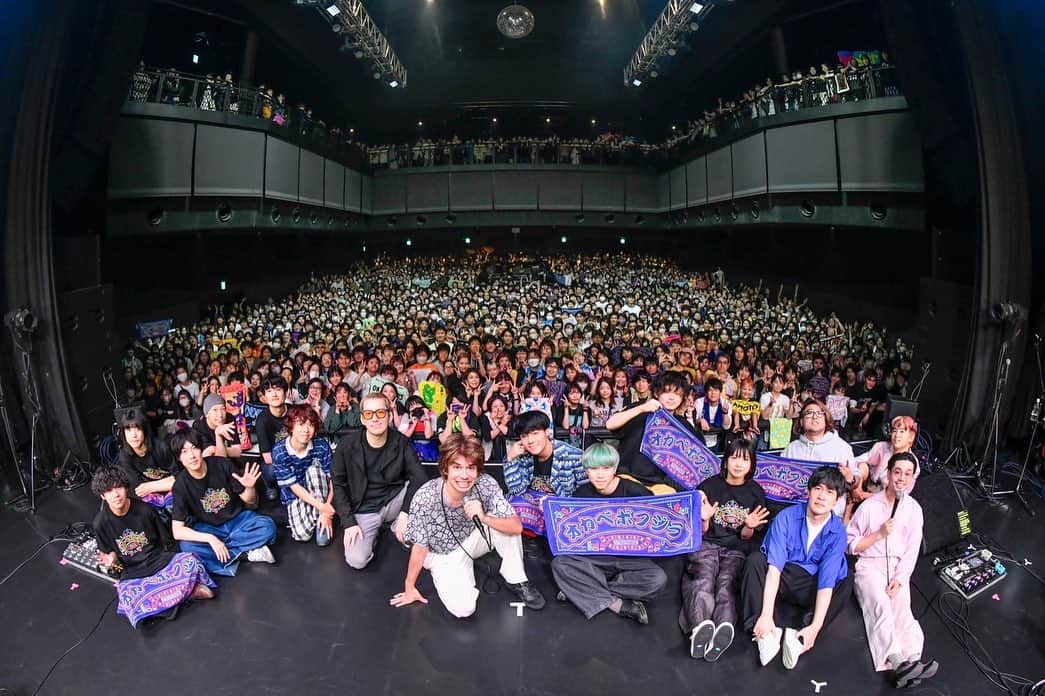 のインスタグラム：「. ❤️‍🔥2023.10.21(土)Zepp Shinjuku Sony Music Artists presents 『オカベボフジラ』   ありがとうございました🔥🔥🔥  終演後コメントは 公式アプリ「オカモトークQ」にて プレミアム会員限定で公開中です💫 https://c-rayon.com/lp/okamotos/app/  photo by AZUSA TAKADA」