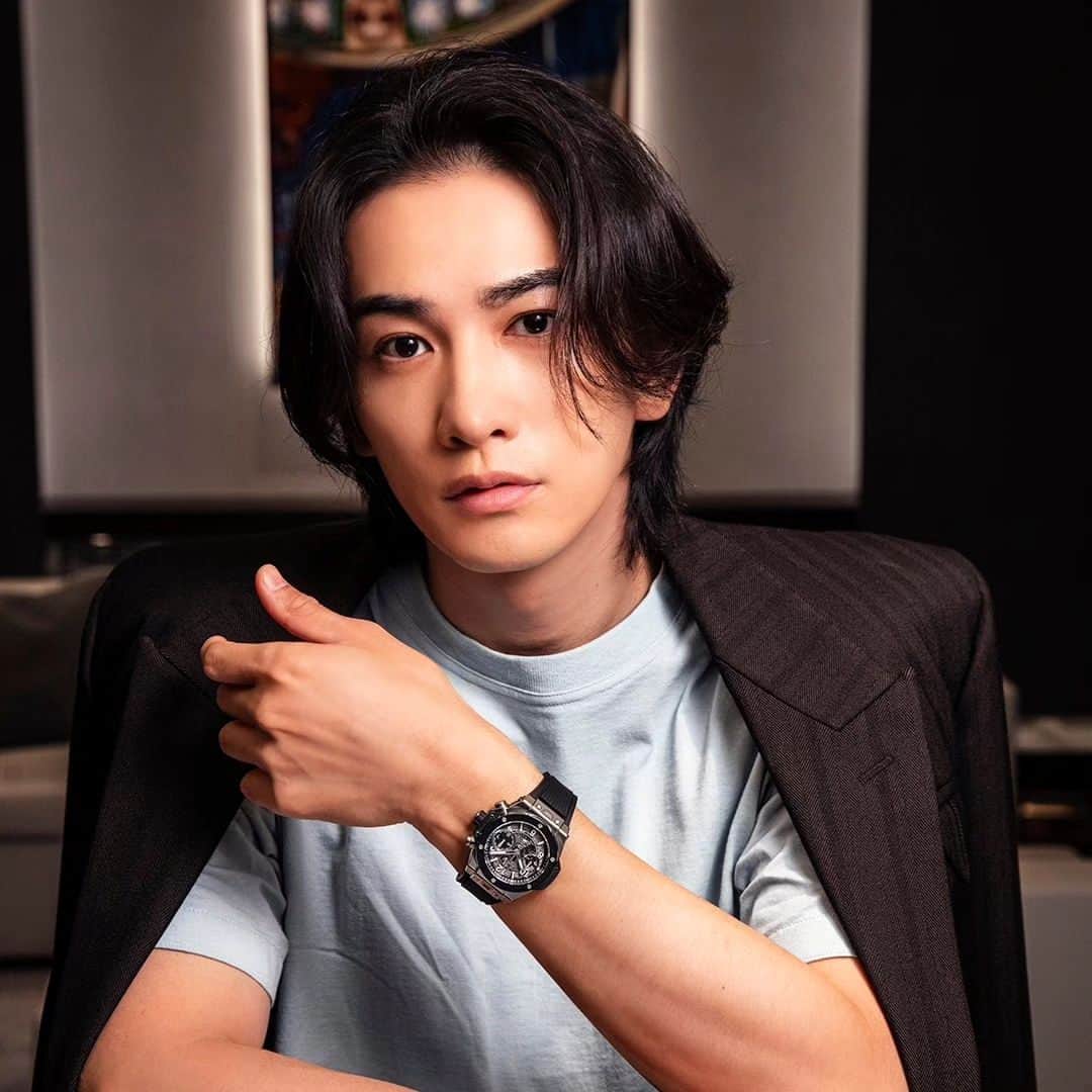 のインスタグラム：「ウブロ銀座ブティック  見事に融合された素材。 何度も見て触って楽しみたくなるアイテムの数々。 次の時代に連れていってくれる、そんなときめきに満ちた世界観に刺激を頂きました。  @hublot @hublot_japan #Hublot #ウブロ #PR」